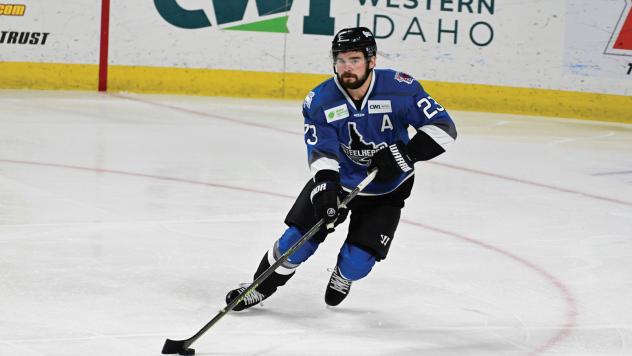 Idaho Steelheads defenseman Darren Brady