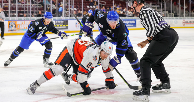 Wichita Thunder battle the Kansas City Mavericks