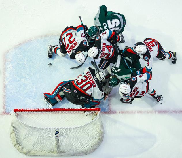 Kelowna Rockets battle the Everett Silvertips