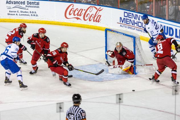 Rapid City Rush battle the Wichita Thunder