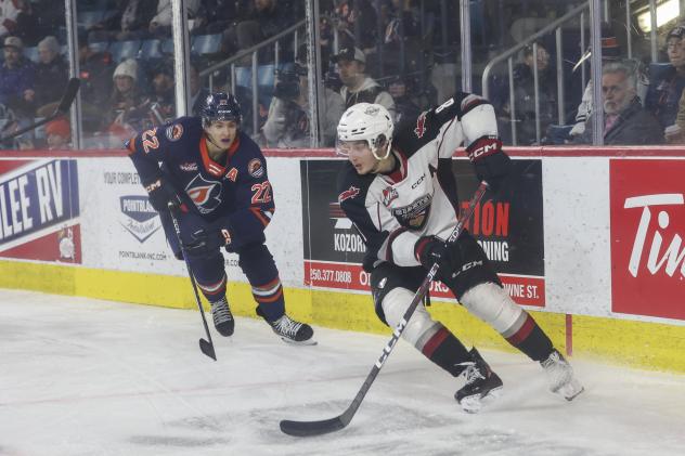 Kamloops Blazers' Daylan Kuefler and Vancouver Giants' Tyler Thorpe on the ice