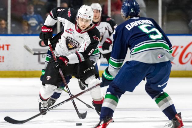 Vancouver Giants' Carson Haynes battles Seattle Thunderbirds' Hyde Davidson