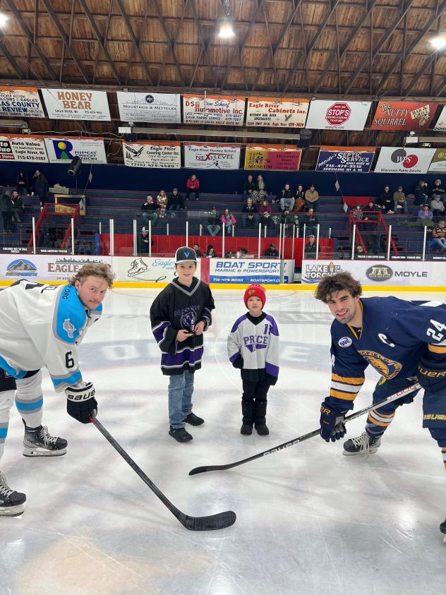 Wisconsin Windigo Ceremonial puck drop with Mosinee (Grady Smith) and Price Ice (Landon Yaklyvich) youth hockey players