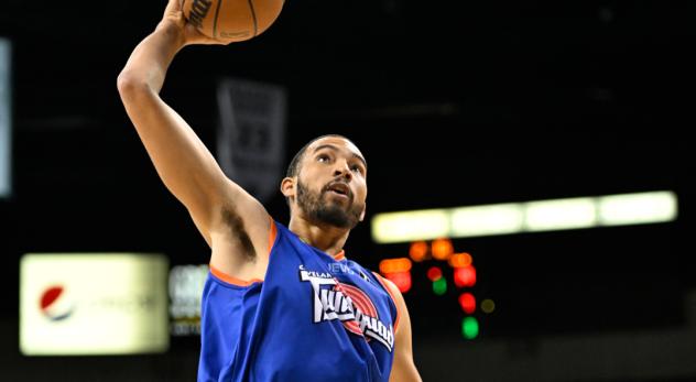 Cleveland Charge's Isaiah Mobley in action