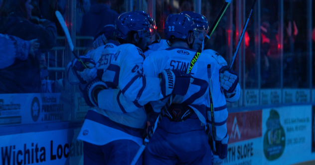 Wichita Thunder celebrate win
