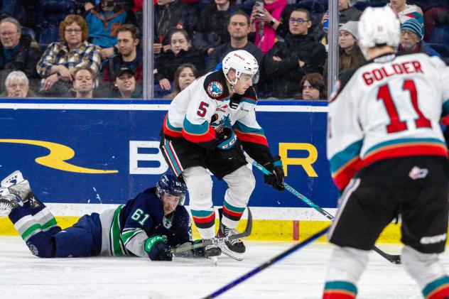 Kelowna Rockets' John Babcock, Carson Golder and Seattle Thunderbirds' Kyle Crnkovic in action