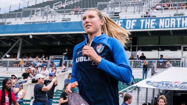 North Carolina Courage goalkeeper Casey Murphy