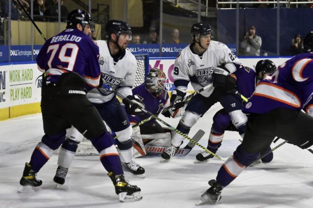 Worcester Railers battle the Reading Royals