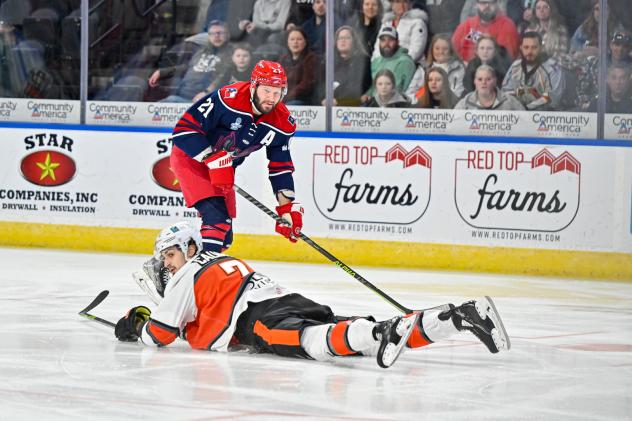 Jack Combs of the Allen Americans vs. the Kansas City Mavericks