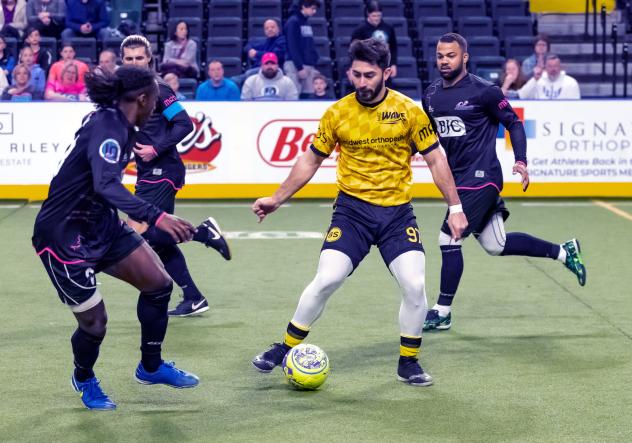 Milwaukee Wave's Javier Steinwascher Battles The St. Louis Ambush