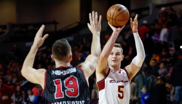 Cleveland Charge's Sam Merrill versus Windy City Bulls' Marko Simonovic