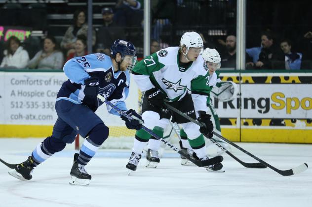 Texas Stars' Riley Tufte And Milwaukee Admirals' Cole Schneider In Action