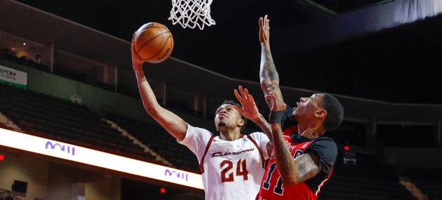 Cleveland Charge forward Jamorko Pickett goes up for a layup