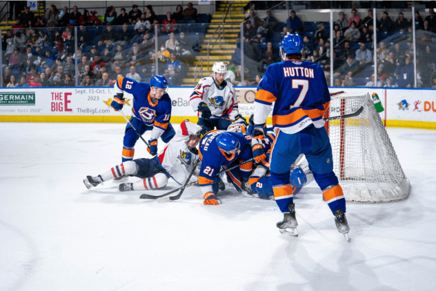 Springfield Thunderbirds battle the Bridgeport Islanders