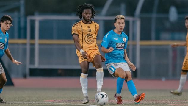 Midfielder Elijah Amo
