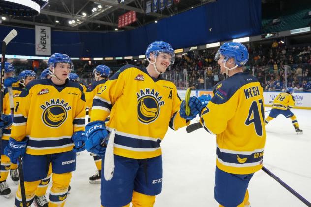 Saskatoon Bananas celebrate win