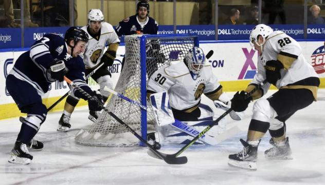 Worcester Railers Look for an opening against the Newfoundland Growlers