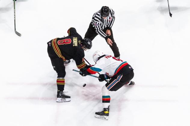 Vancouver Giants' Ty Thorpe versus Kelowna Rockets' Marcus Pacheco
