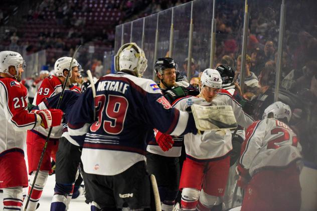 Garrett Metcalf and the Utah Grizzlies battle the Allen Americans