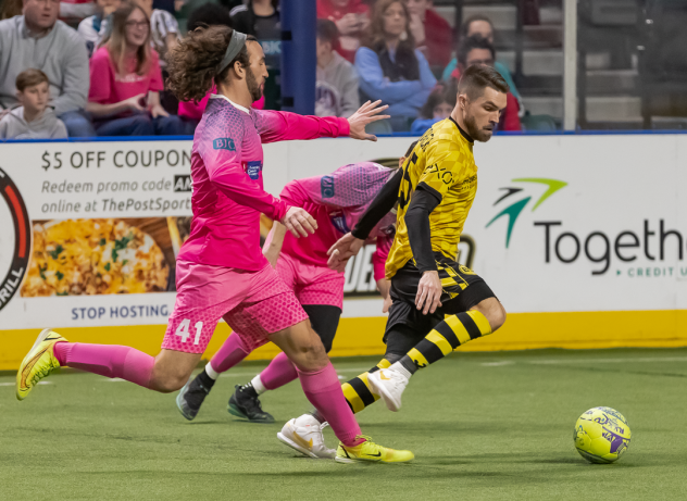 St. Louis Ambush's Brian Bement battles Milwaukee Wave's Andrew Wiedabach