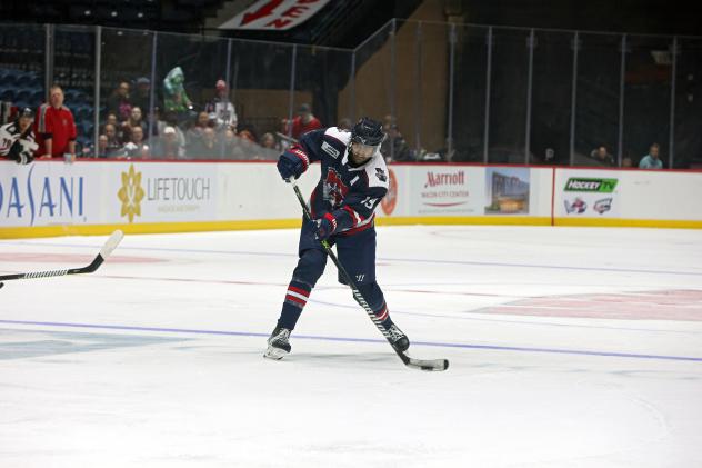 Defenseman Roshen Jaswal with the Macon Mayhem