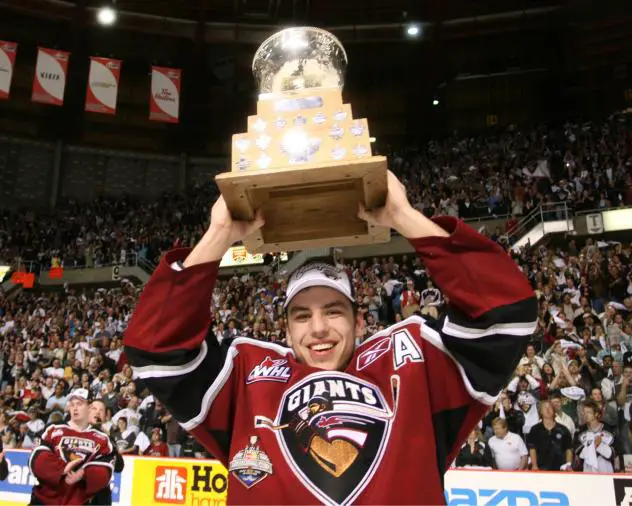 Vancouver Giants celebrate with the 2007 Memorial Cup