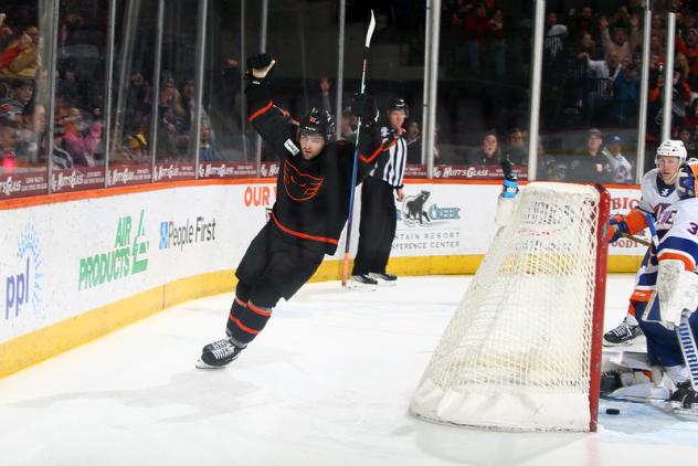 Lehigh Valley Phantoms forward Elliot Desnoyers