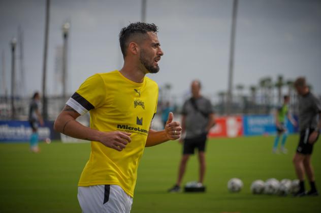 Tampa Bay Rowdies midfielder Leo Fernandes