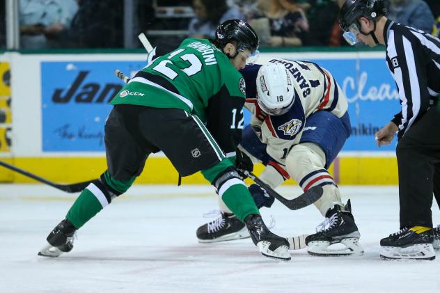 Texas Stars' Riley Damiani battles Milwaukee Admirals' Zach Sanford
