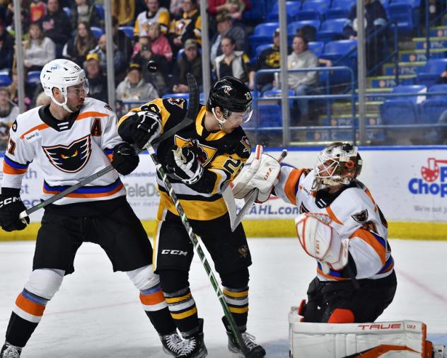 Lehigh Valley Phantoms' Garrett Wilson and Wilkes-Barre/Scranton Penguins' Tyler Sikura