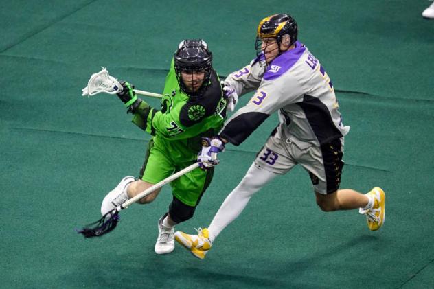 Saskatchewan Rush's Ryan Barnable battles San Diego Seals' Tre Leclaire