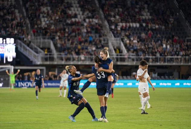 Washington Spirit celebrates a goal