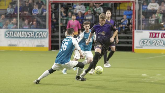 Harrisburg Heat's David Mellor battles St. Louis Ambush's Sam Guernsey