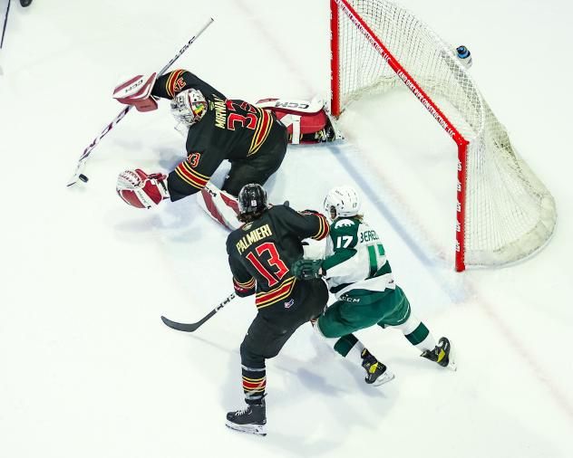 Vancouver Giants' Brett Mirwald and Damian Palmieri versus Everett Silvertips' Jackson Berezowski