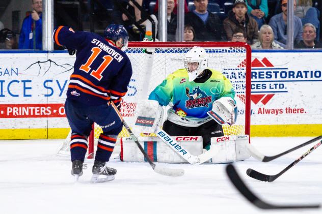 Kelowna Rockets defend against the Kamloops Blazers