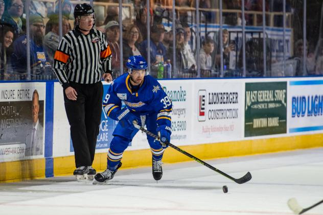 Roanoke Rail Yard Dawgs defenseman Stephen Alvo