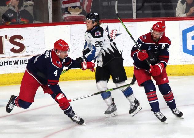 Allen Americans box in the Utah Grizzlies