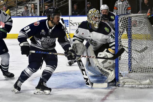 Worcester Railers' Anthony Repaci versus Maine Mariners' Michael DiPietro
