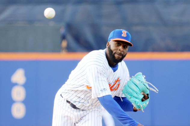 Syracuse Mets' Tony Dibrell in action