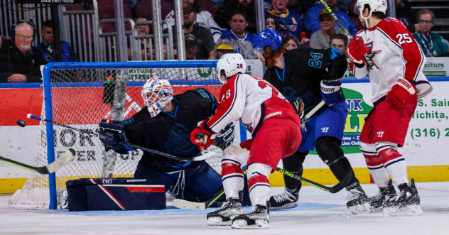 Wichita Thunder's Trevor Gorsuch battles Allen Americans' Aidan Brown