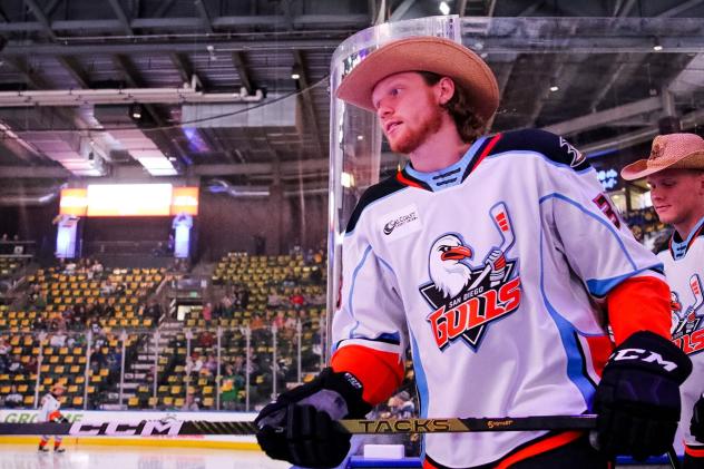 San Diego Gulls wear cowboy hats in warmups to honor Roy Sommer