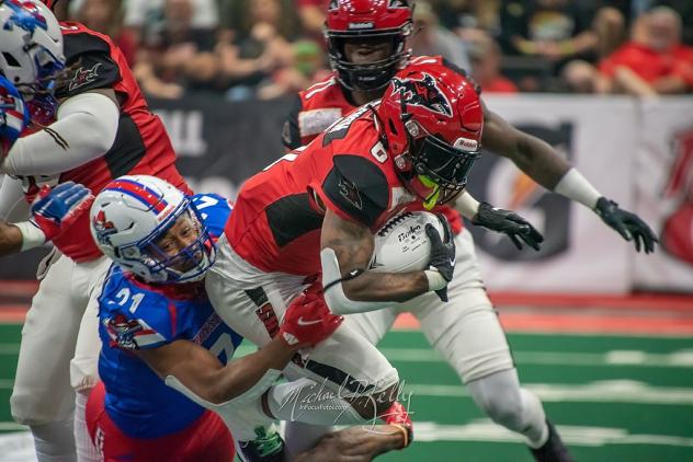 Jacksonville Sharks battle the San Antonio Gunslingers