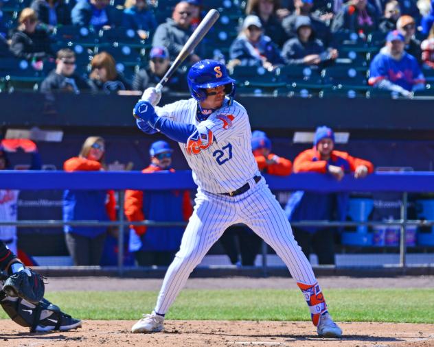 Syracuse Mets' Mark Vientos at bat