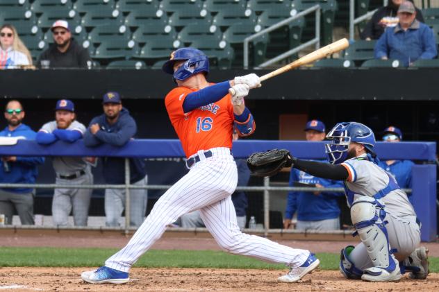 Syracuse Mets' Luke Ritter in action