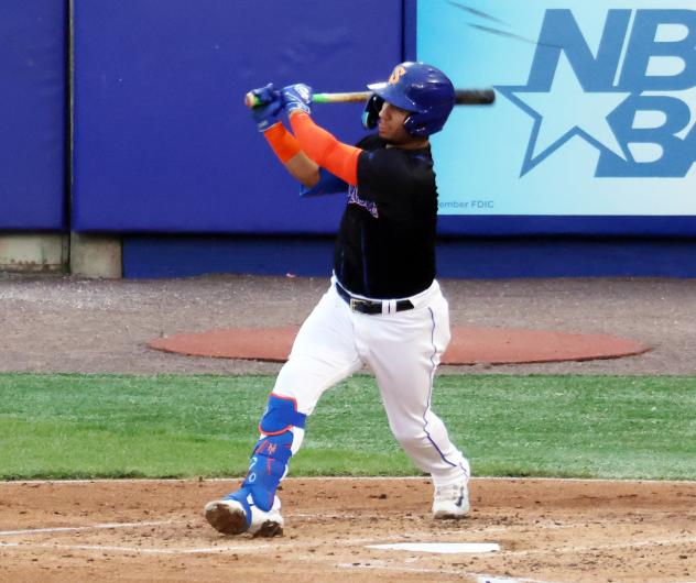 Syracuse Mets' Michael Perez at bat