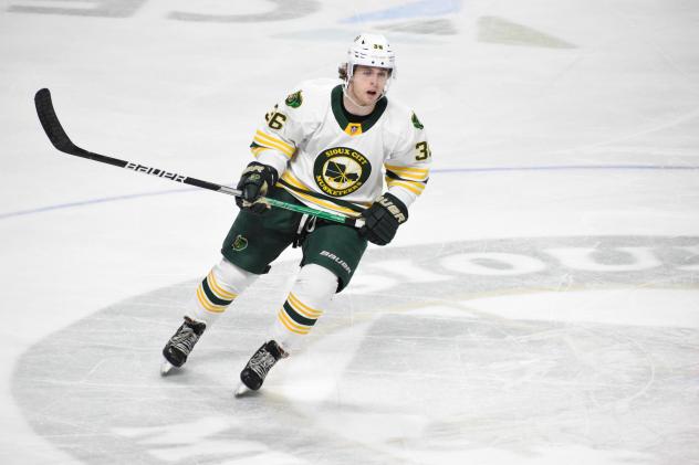 Sioux City Musketeers forward Ryan Conmy