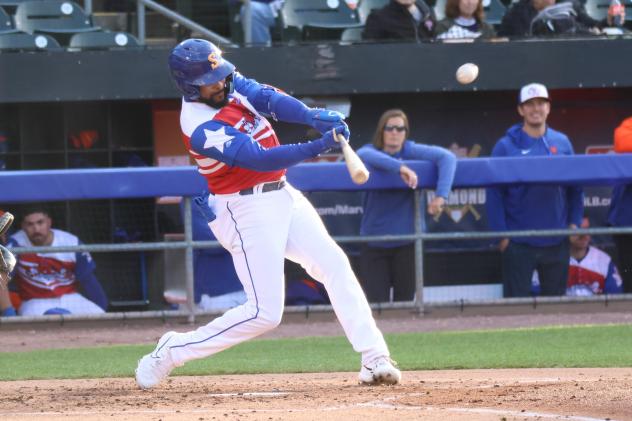Syracuse Mets' Jaylin Davis at bat