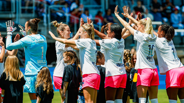 San Diego Wave FC exchange pre-game high fives