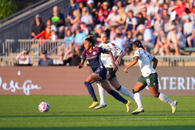 North Carolina Courage battle the Portland Thorns