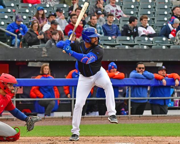 Syracuse Mets' Jaylin Davis at bat